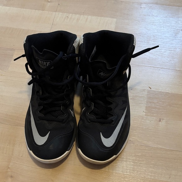 Women’s Nike Black and White High-Top Basketball Shoes - Picture 4 of 6